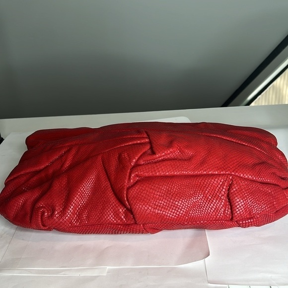 Gino Snake Embossed Extra Large Red Leather Scrunched Zip Clutch Bag - Picture 5 of 10